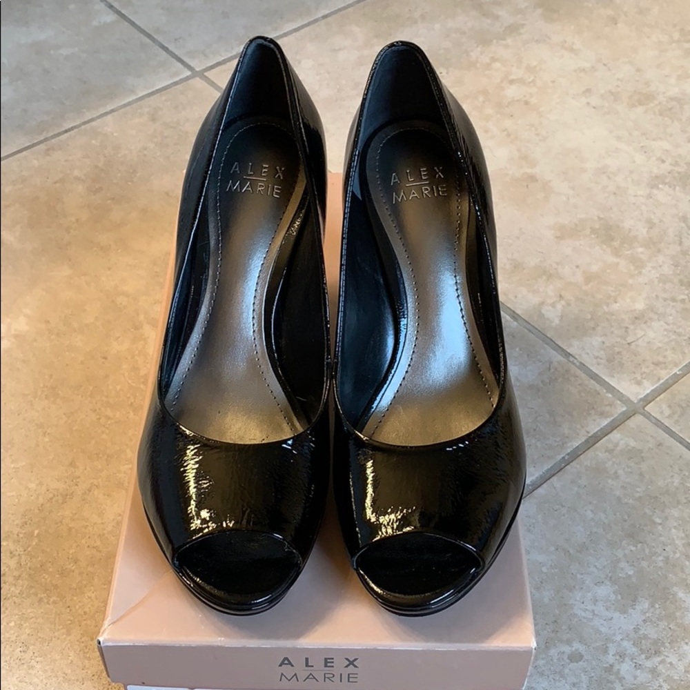 Black Patent Peep Toe Pumps — NEVER WORN